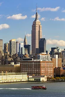 Images Dated 19th March 2015: Manhattan, view of the Empire State Building and Midtown Manhattan across the Hudson