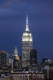 Manhattan, view of the Empire State Building and Midtown Manhattan across the Hudson River