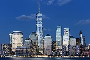 Jersey City Prints: Manhattan and the One World Trade Centre at dusk
