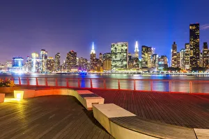 Images Dated 2nd February 2017: Manhatten skyline at dusk from Gantry Plaza, New York, USA