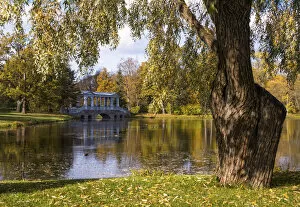 Images Dated 22nd March 2021: Marble Bridge reflected in the Great Pond, Catherine Park, Pushkin (Tsarskoye Selo)