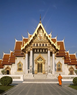 Marble Temple (Wat Benchamabophit) / Monk