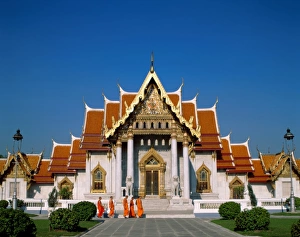 Marble Temple Prints: Marble Temple (Wat Benchamabophit) / Monks