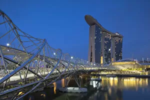 Images Dated 9th March 2017: Marina Bay Sands Hotel and Helix Bridge, Marina Bay, Singapore