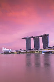 Images Dated 9th March 2017: Marina Bay Sands Hotel at sunset, Singapore