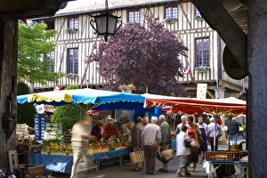 Market Day, Mirepoix, Ariege, Midi-Pyrenees, France