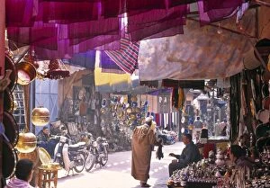 Images Dated 18th September 2001: Marrakesh market