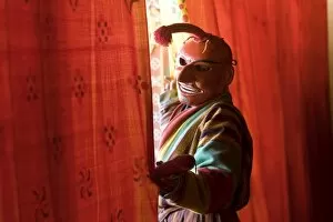 Images Dated 11th October 2008: Masked man, Festival, Trashichhoe Dzong (monastery), Thimpu, Bhutan