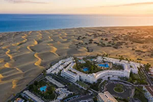 Dune Gallery: Maspalomas sand dunes and Riu palace resort, Gran Canaria, Canary Islands, Spain