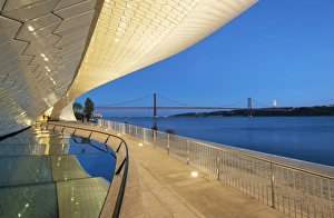 The MaT (Museum of Art, Architecture and Technology), bordering the Tagus river