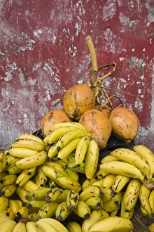 Images Dated 12th February 2009: Mauritius, Port Louis, Central Market, coconuts and bananas