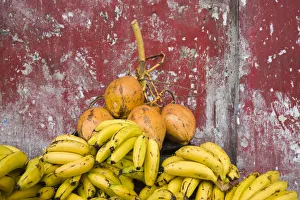 Images Dated 12th February 2009: Mauritius, Port Louis, Central Market, coconuts and bananas
