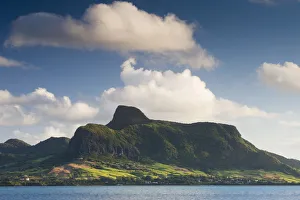 Images Dated 12th February 2009: Mauritius, Southern Mauritius, Mahebourg, Lion Mountain