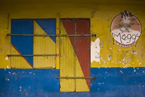 Images Dated 12th February 2009: Mauritius, Southern Mauritius, Mahebourg, colorful hair salon