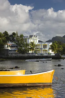 Images Dated 12th February 2009: Mauritius, Southern Mauritius, Mahebourg, waterfront and Coco Villa hotel