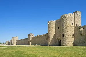 Aigues Mortes Gallery: Medieval city wall with city gate, Aigues-Mortes, Camargue, Gard, Languedoc-Roussillon