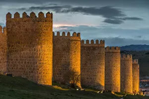 Images Dated 28th February 2014: The medieval city walls illuminated at dusk, Avila, Castile and LeAA┬│n, Spain