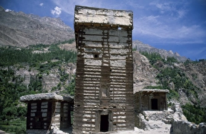 Islamic Republic Of Pakistan Gallery: The medieval fort at Altit