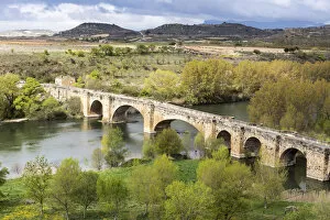 Medieval, stone bridge crossing the river Ebro at San Vicente de la Sonsierra, La Rioja