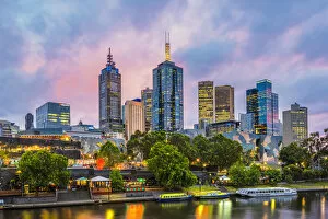 Images Dated 27th January 2017: Melbourne, Victoria, Australia. Cityscape at dusk