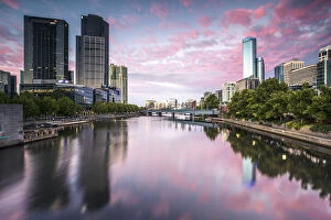 Images Dated 24th June 2014: Melbourne, Victoria, Australia. Yarra river and city at sunrise, with RIalto towers