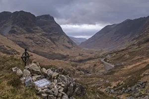 Images Dated 20th July 2017: Memorial at the Study viewpoint in Glencoe, Scottish Highlands, Scotland. Winter