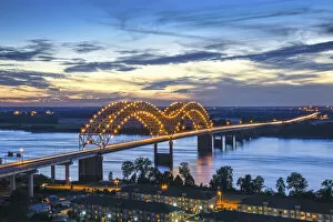 Images Dated 10th January 2017: Memphis, Tennessee, Mississippi River, Hernand De Soto Bridge, Connection Between