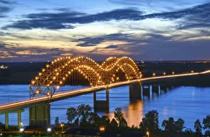Images Dated 10th January 2017: Memphis, Tennessee, Mississippi River, Hernand De Soto Bridge, Connection Between