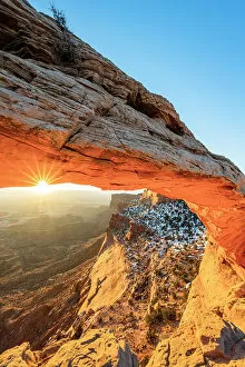 Images Dated 5th January 2023: Mesa Arch at Sunrise, Canyonlands National Park, Utah, USA