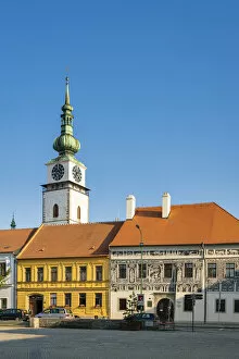 Images Dated 26th August 2020: Mestska vez (City tower) and Painted House at Karlovo namesti (Charles Square), Trebic