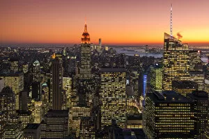 Images Dated 14th December 2015: Midtown Manhattan skyline at dusk, New York, USA