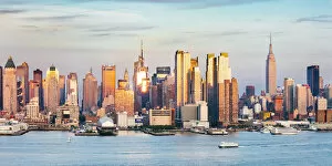 Piers Gallery: Midtown Manhattan skyline seen from across the Hudson river at sunset, New York city, USA