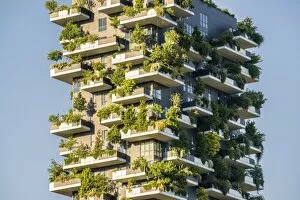 Images Dated 4th May 2016: Milan, Lombardy, Italy. Details of the Bosco Verticale building
