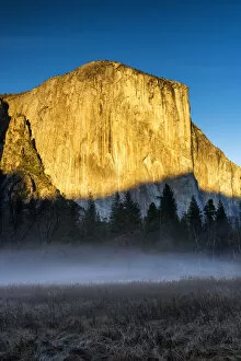Images Dated 17th April 2018: Mist Below El Capitan, Yosemite National Park, California, USA