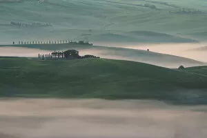 Images Dated 21st October 2020: mist hanging in teh valleys of Val d Orcia, Tuscany, Italy