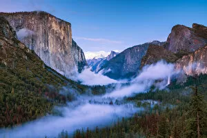 Images Dated 6th January 2018: Mist in Yosemite Valley from Tunnel View, Yosemite National Park, California, USA