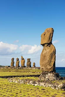 Images Dated 8th December 2017: Moai at Tahai, Easter Island, Polynesia, Chile