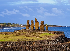 Images Dated 15th April 2017: Moais in Ahu Vai Uri, Tahai Archaeological Complex, Rapa Nui National Park, Easter Island