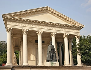Modelled like a Greek Temple, the Cenotaph in the grounds of Flagstaff House at Barrackpore was erected as a Memorial to the Brave to commemorate those who fell in the battles of Java and Mauritius in 1810 and 1811