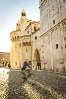 Images Dated 18th January 2016: Modena, Emilia Romagna, Italy. Piazza Grande and Duomo Cathedral at sunset