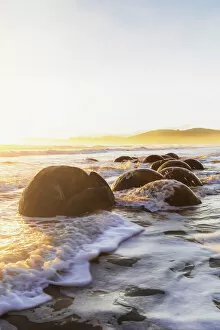 Images Dated 23rd January 2020: Moeraki Boulders rock formations by the sea at sunrise, Otago, New Zealand