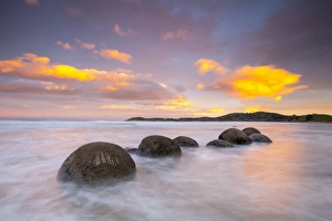 South Pacific Gallery: Moeraki Boulders, South Island, New Zealand