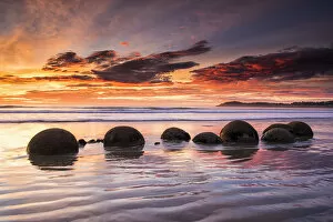 Images Dated 1st May 2016: Moeraki Boulders at Sunrise, Otago Coast, New Zealand