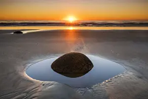 Moeraki Boulders at Sunrise, Otago Coast, New Zealand