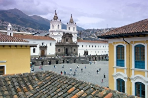 Images Dated 10th November 2006: Monastery of San Francisco, Plaza San Francisco, Quito, Ecuador