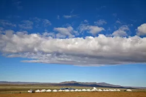 Images Dated 27th June 2011: Mongolia, Bayangobi, Ger camp
