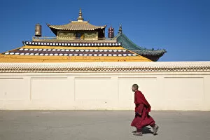 Images Dated 27th June 2011: MONGOLIA, Ulaanbaatar, Monk at Gandan (Gandantegchenling) Monastery