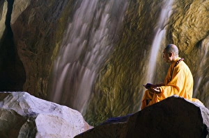 C Ulture Gallery: A monk demonstrating meditation at the Zen Music Shaolin