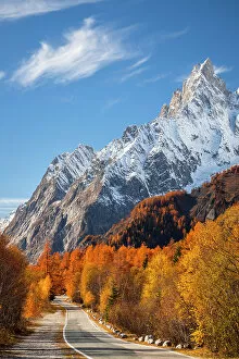 Foliage Collection: Mont Blanc Massif from the path to the Bertone Refuge in autumn