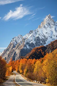 Aiguille Noire De Peuterey Gallery: Mont Blanc Massif from the path to the Bertone Refuge in autumn